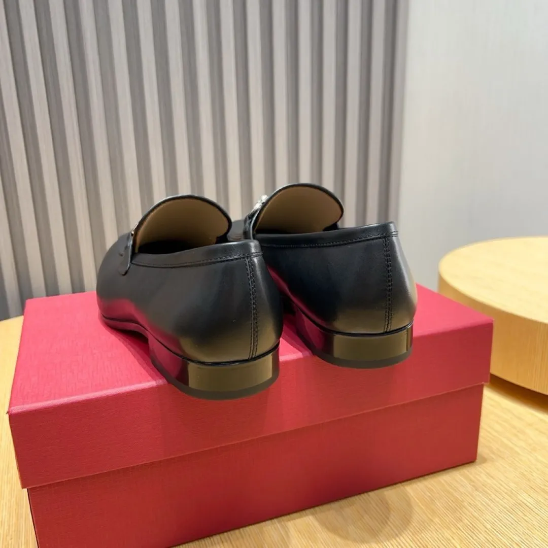 Men's Men's Shoes💰P640💰🔥《Ferragamo》👏Latest • High-end top brand luxury ~ purchasing agency, top quality ~. New fashionable business men's shoes🔜The uppers are made of original open-edge beaded cowhide➕cowhide·lining, with fine workmanship. The original stylish and soft combination wear-resistant and non-slip outsole is light and comfortable on the feet. The real thing looks better in real photos. Size: 38--44